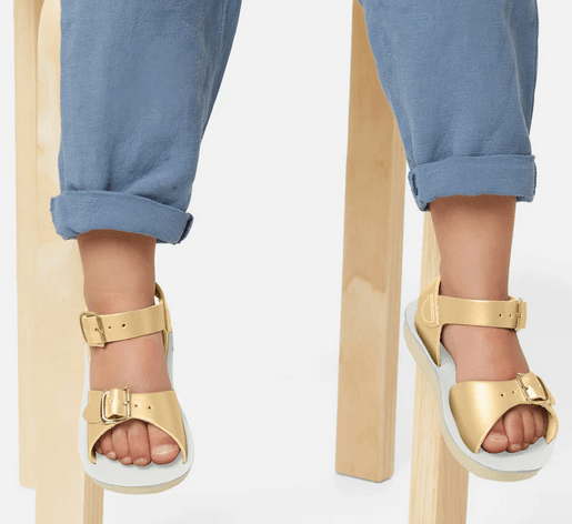 Saltwatersandals Sandale Surfer Gold Kinder - Marie Morenz