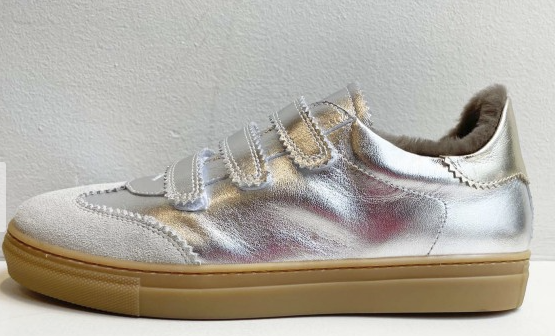 Marie Morenz Klettsneaker Silber Lammfell