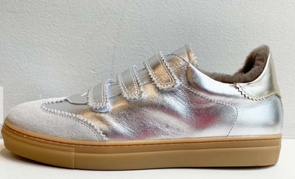 Marie Morenz Klettsneaker Silber Lammfell