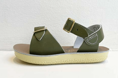 Saltwatersandals Sandale Surfer Oliv Kinder - Marie Morenz